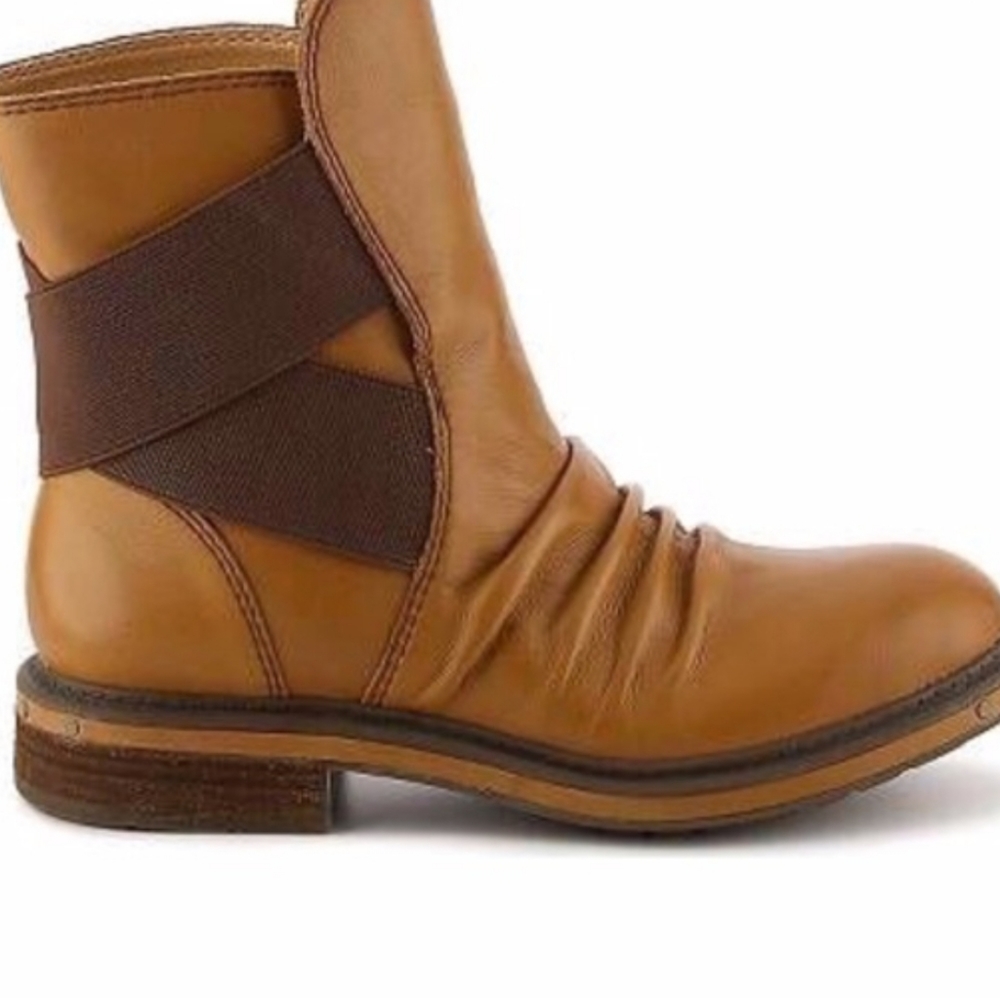 Naya Retro Tan Leather Ankle boot Size 6.5